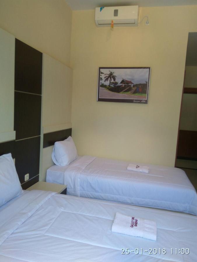 Galaxy Inn Baubau Exterior foto